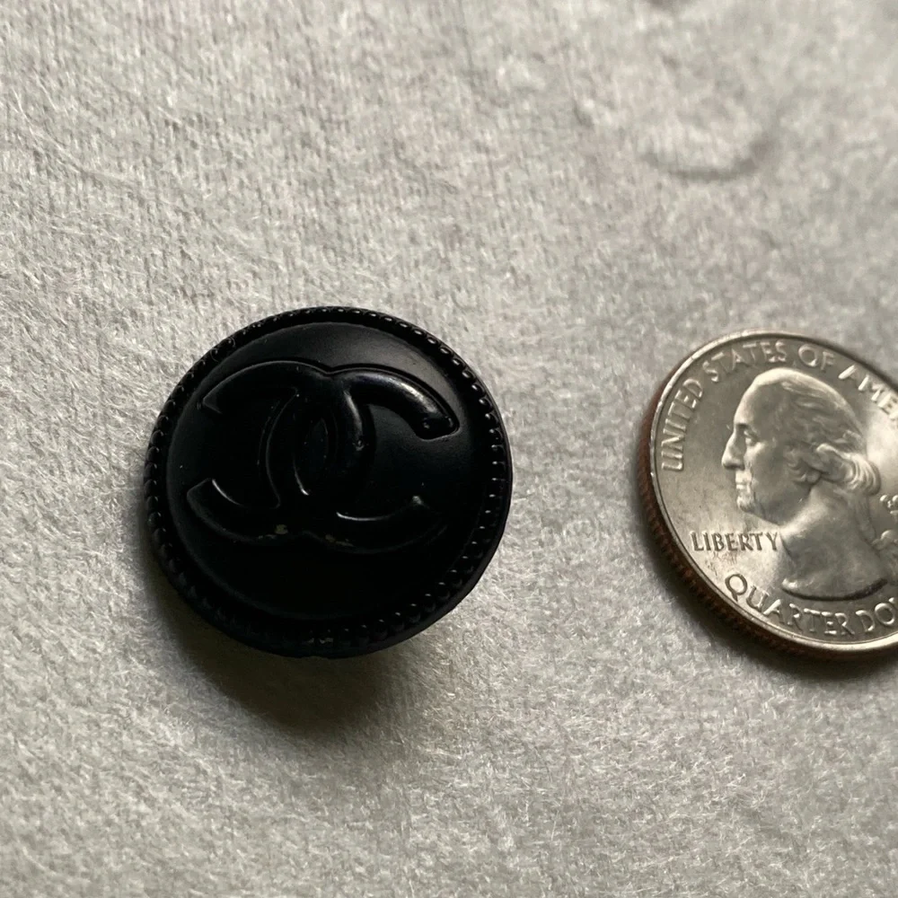 3 Chanel button - Picture 7 of 10